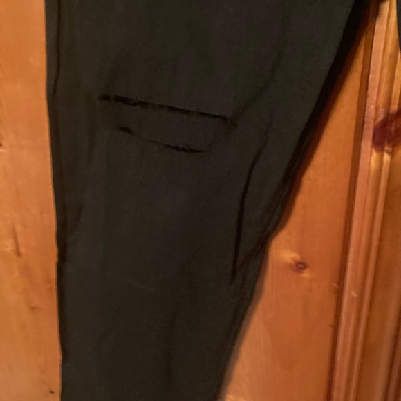 Size Med Distressed  Women’s Leggings with pockets  Lenght 24 New - Picture 3 of 5
